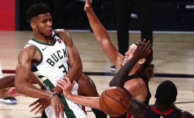 NBA季前赛：勇士不敌热火，遭遇三连败